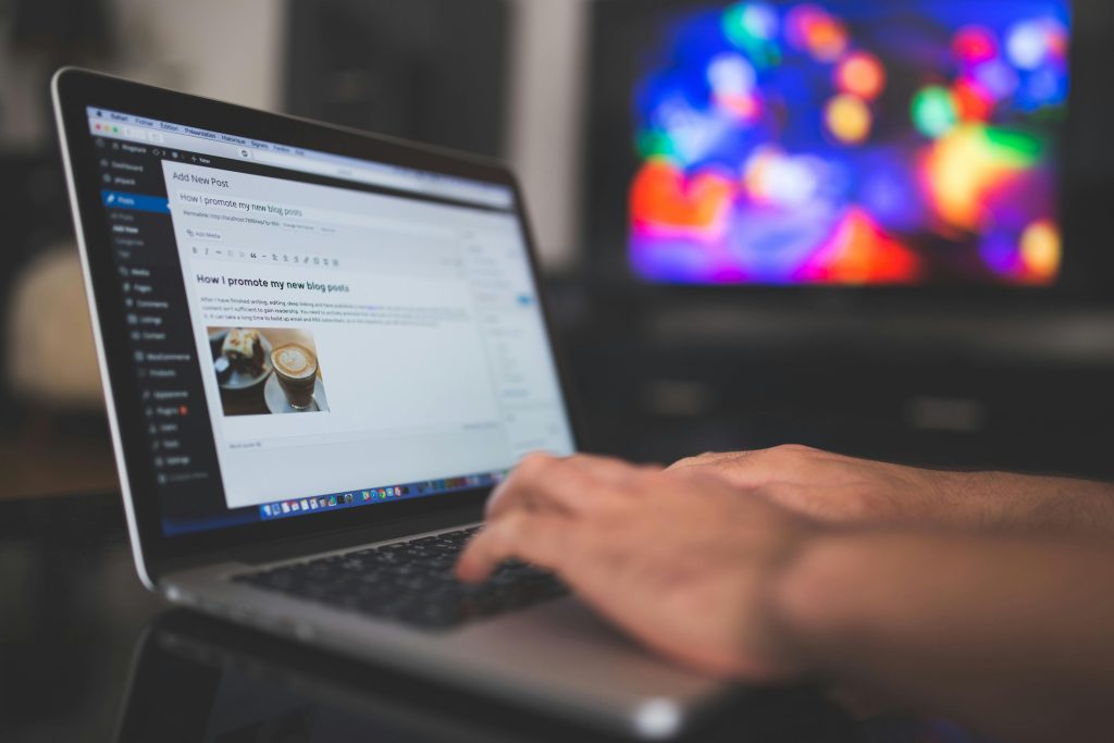Sidee Lacag Looga Sameeyaa Internet-ka Adigoo Adeegsanaya AI?