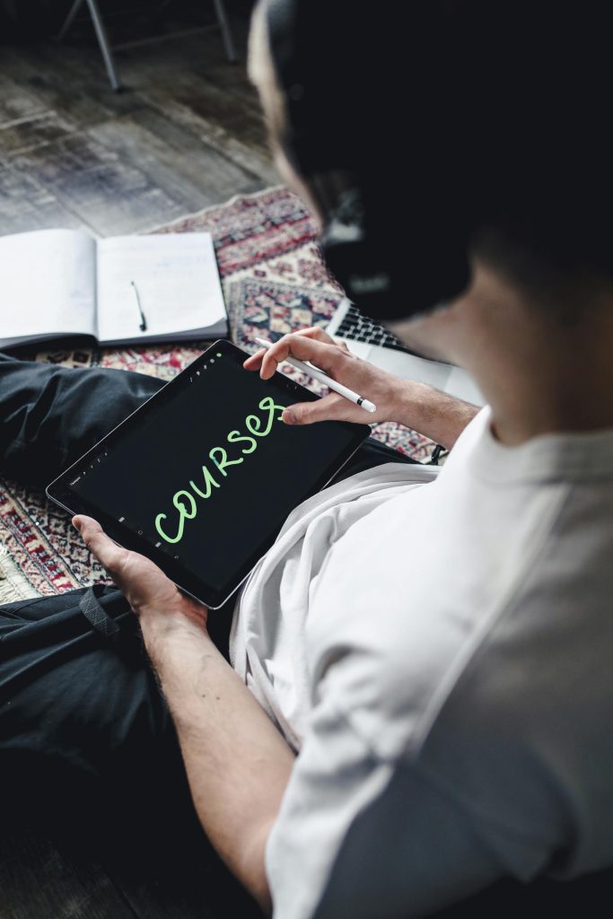 Sidee Lacag Looga Sameeyaa Internet-ka Adigoo Adeegsanaya AI?